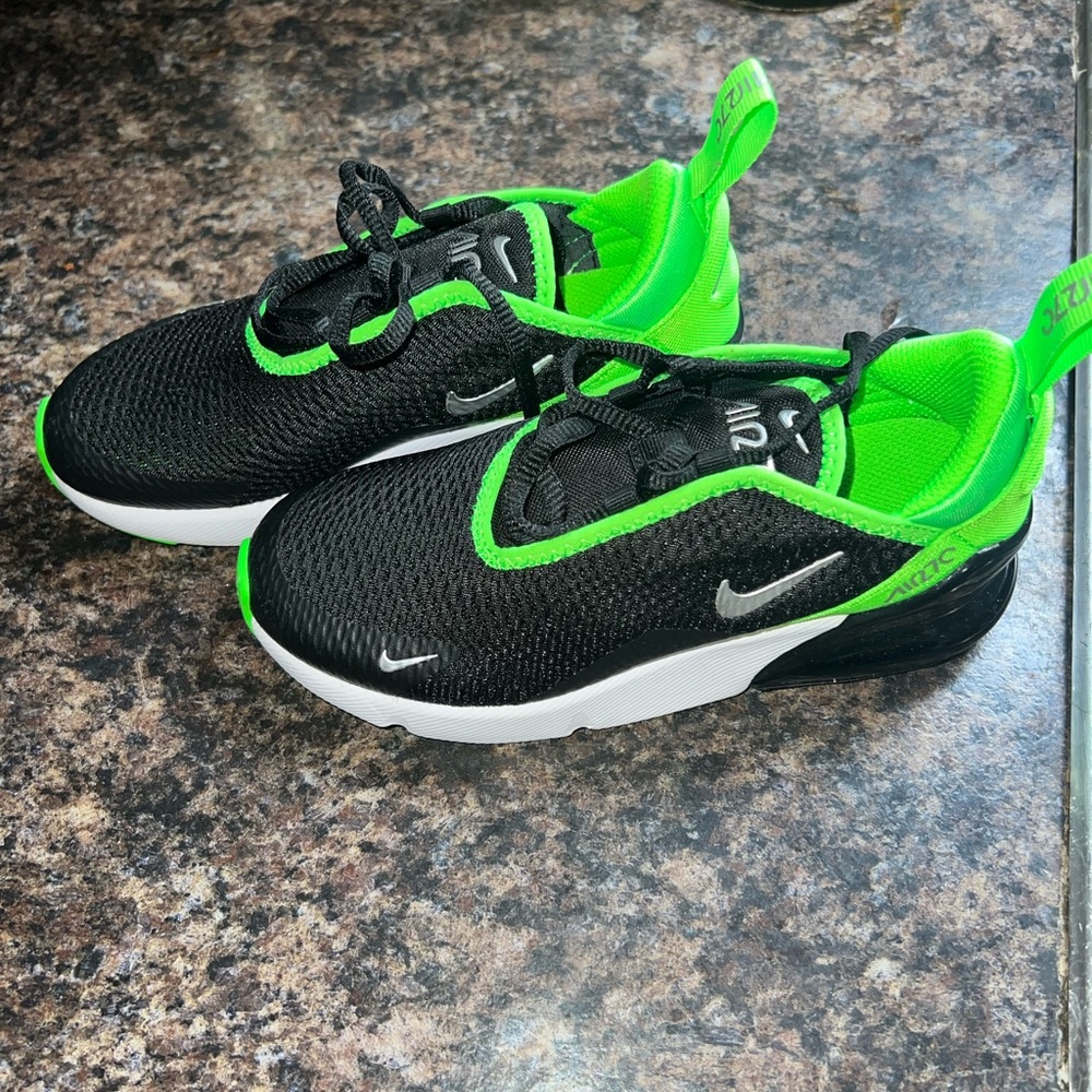Boys Nike 270